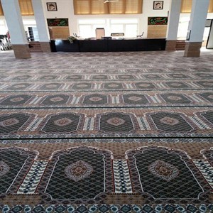 نصب فرش سجاده ای مسجد در شیراز در تاریخ 1396/12/22